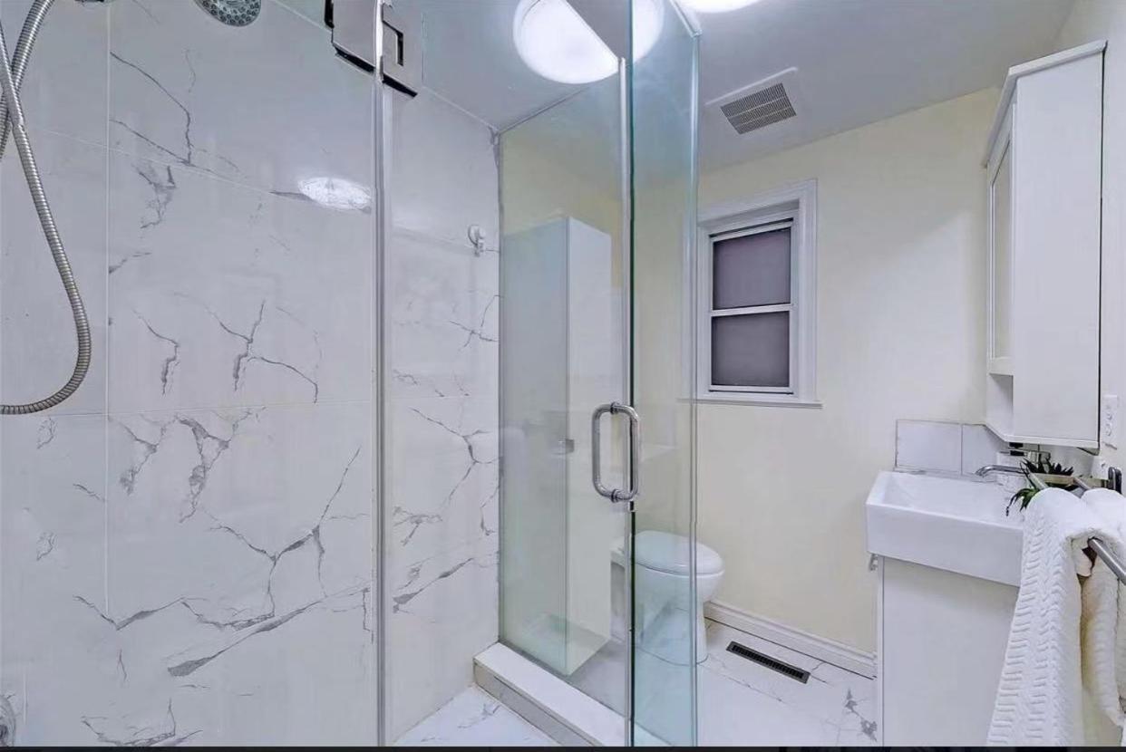 Cozy 3 Room Bungalow In Midtown トロント エクステリア 写真